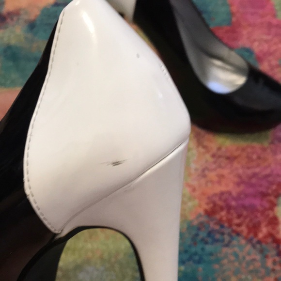 UnRestricted Black and White Pumps, gently used - Picture 3 of 6